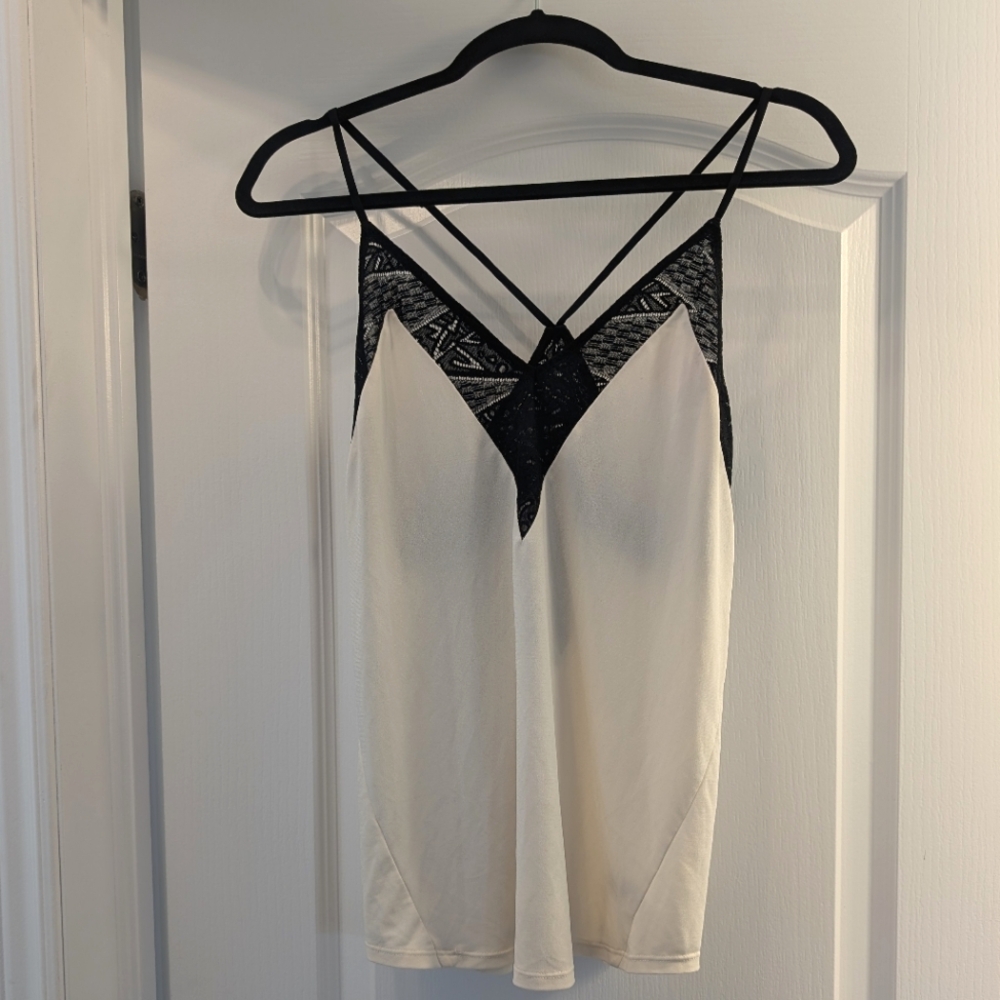2/$15 ✨Express Lace Cami - Picture 3 of 5